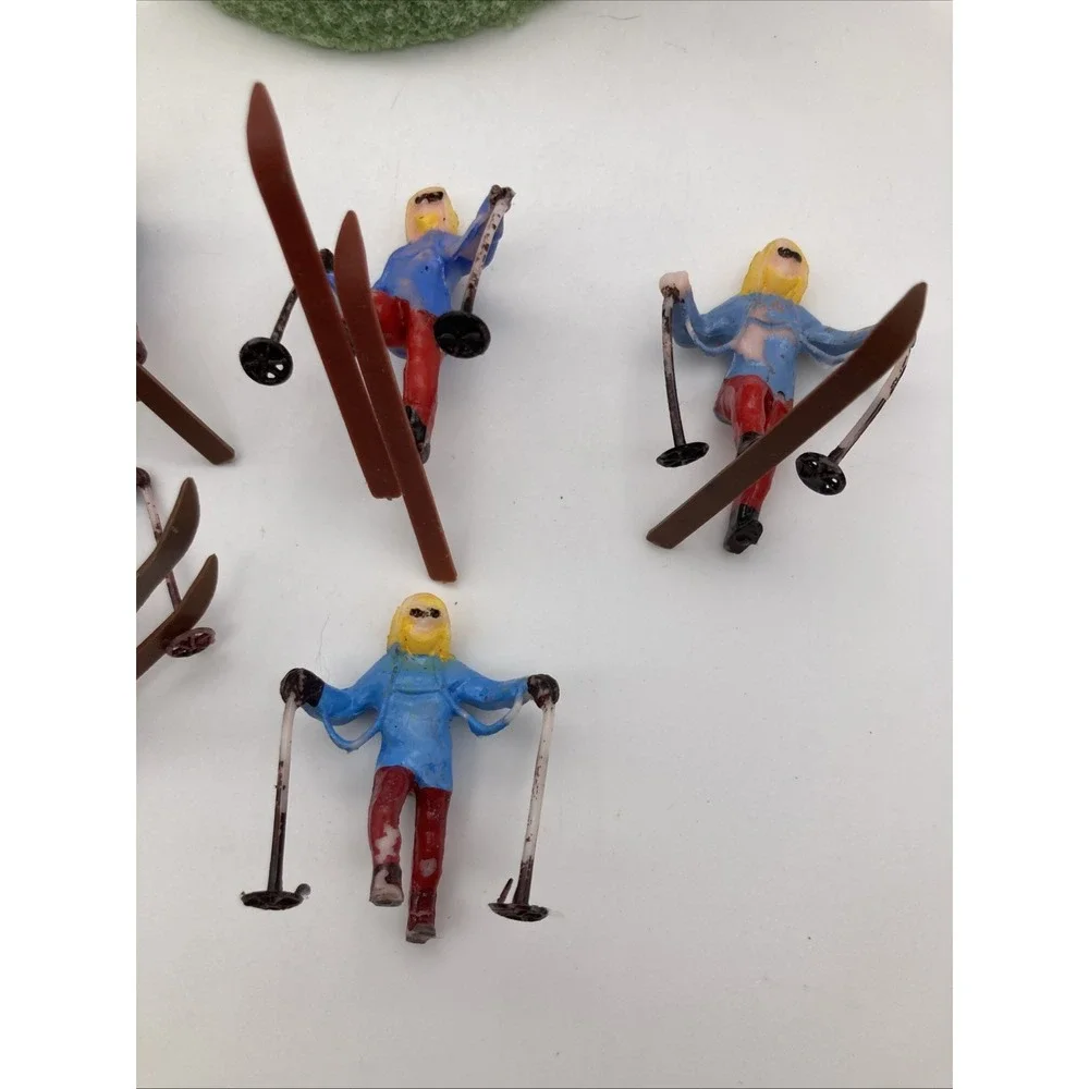 Vintage Set Of 6 Skiers 4 Trees Plastic Cake Topper  Made in Hong Kong Retro